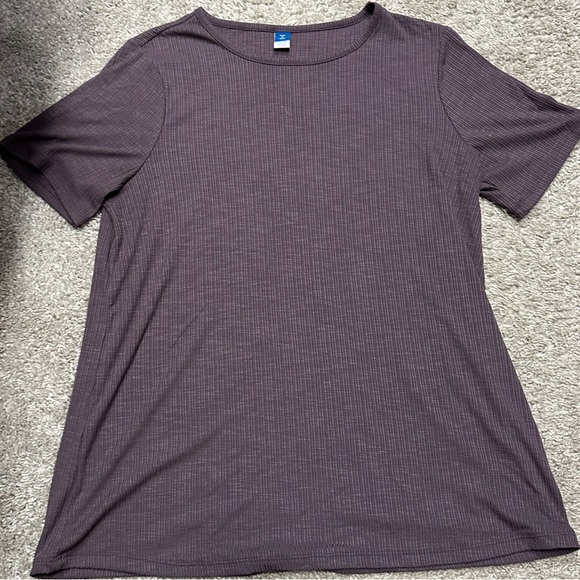 Women’s Old Navy Crew Neck Shortsleeve Tees - Picture 3 of 5